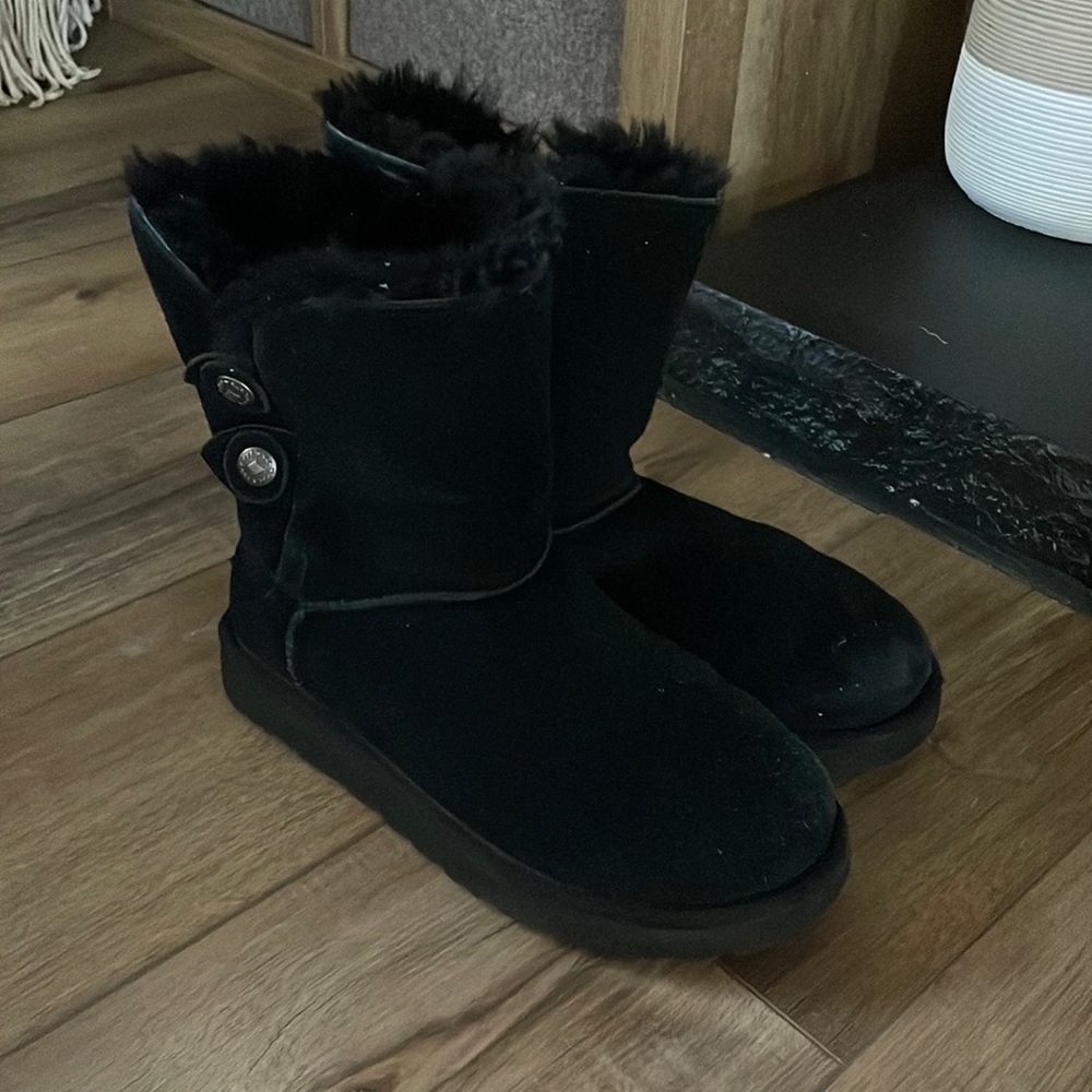 Uggs Womens 8